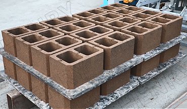 logo-machine-à-faire-des-briques-d'argile
