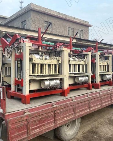 machine à fabriquer des petits blocs creux